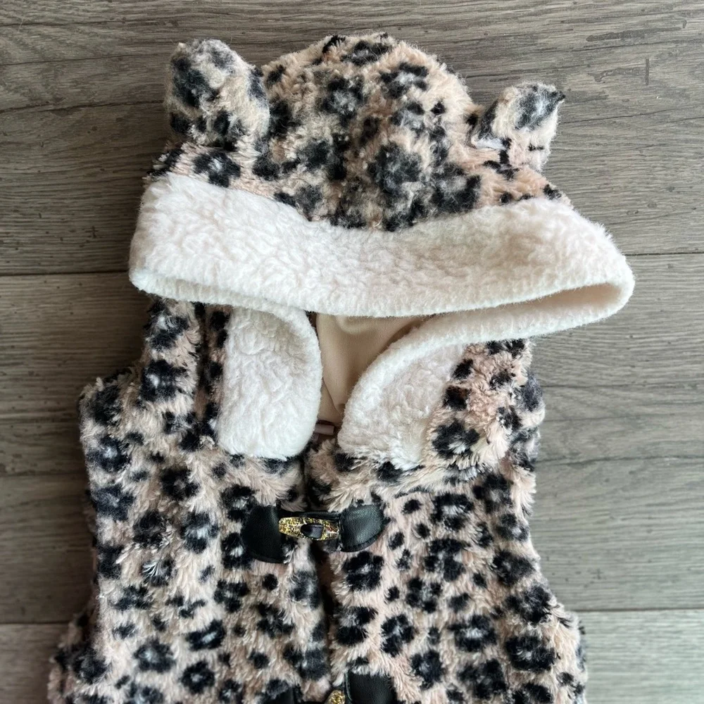 Little Lass Toddler Girl Animal Print Faux Fur Hooded Vest & Henley 2 Piece Set - Picture 9 of 10